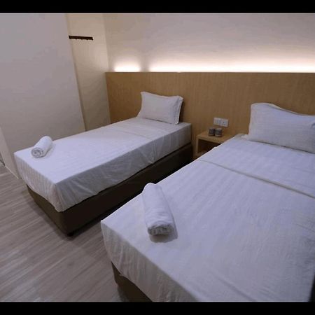 Place2Stay @ Campus Hub Кучинг Экстерьер фото